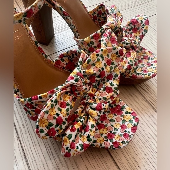 Lauren Conrad Spring Floral Print platform sandals w/ ankle strap. Size 10 - Picture 9 of 10